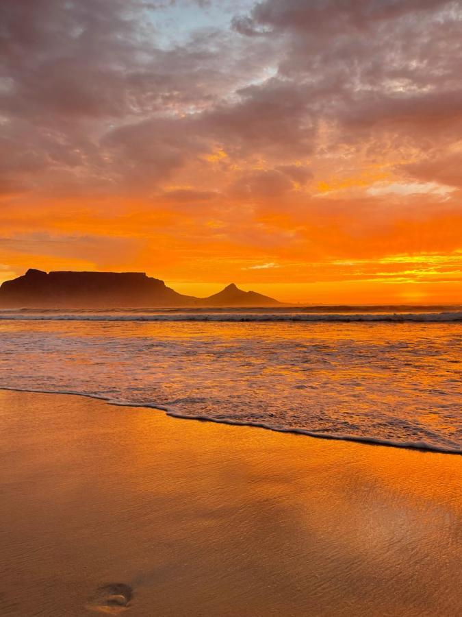 Sunset Beach Holiday Accommodation Cape Town Bagian luar foto